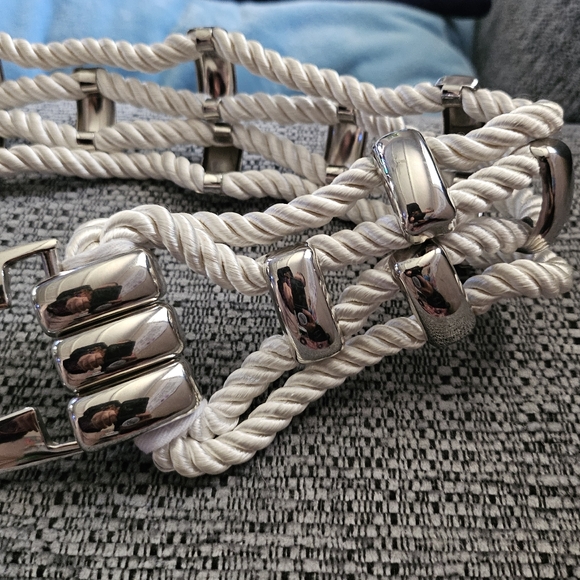 Cache Belt White w/silver accents Size Small - Picture 5 of 9